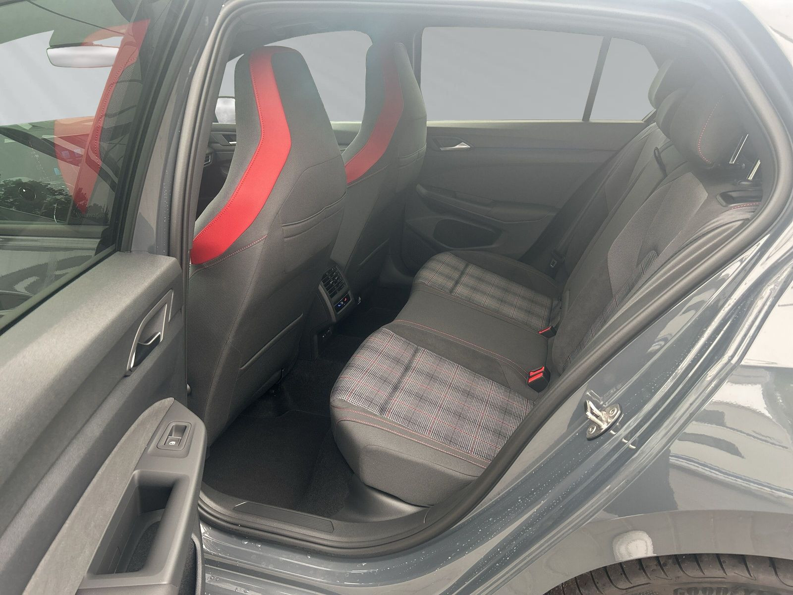 Golf VIII GTI 2.0 TSI DSG (Außensoundanlage)