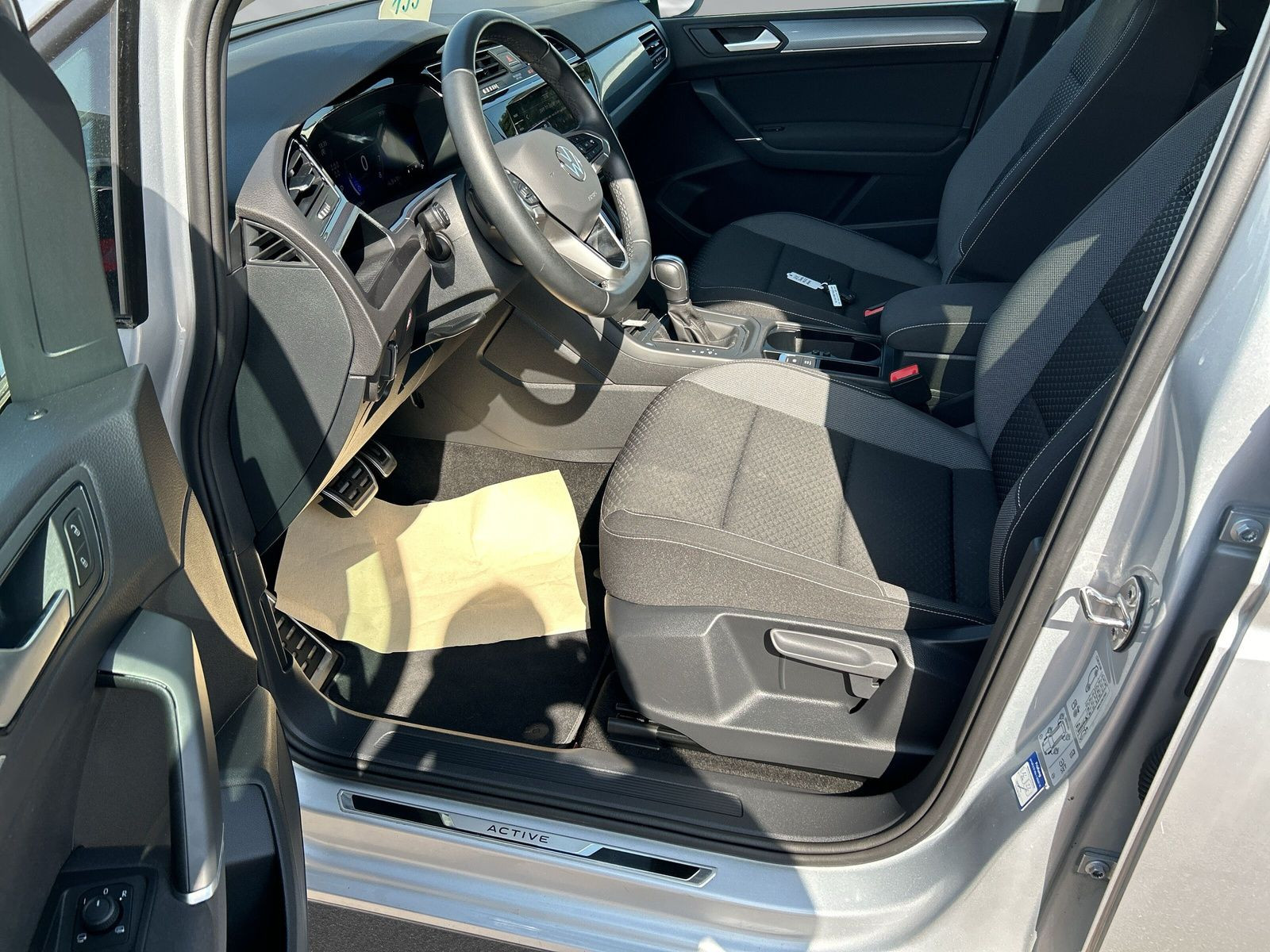 Touran Active 1.5 TSI | NAVI + App Connect + Kamera